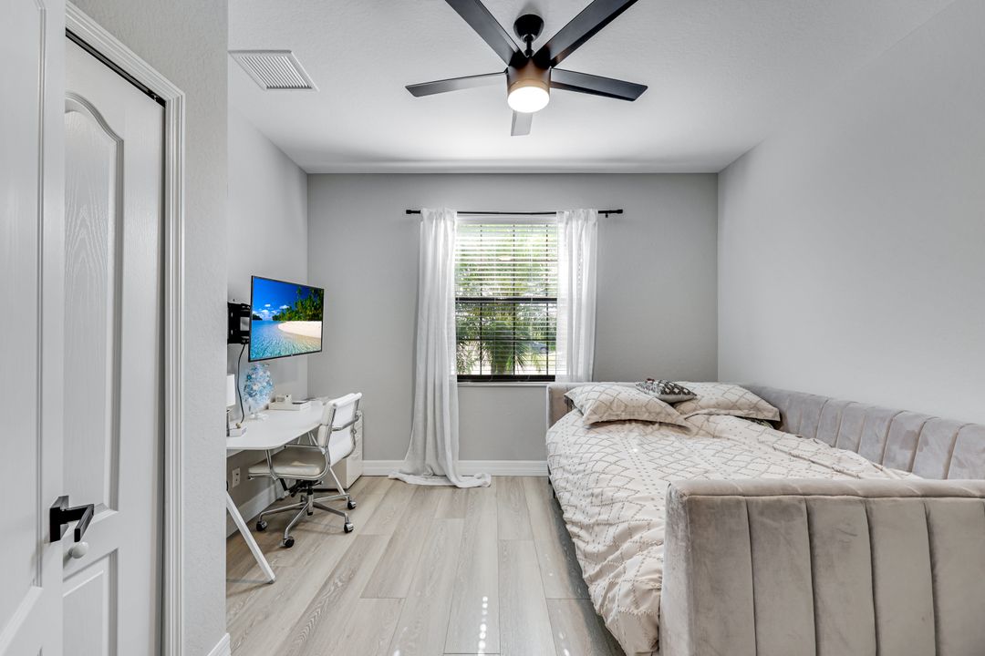 4331 Raffia Palm Cir, Naples, FL 34119