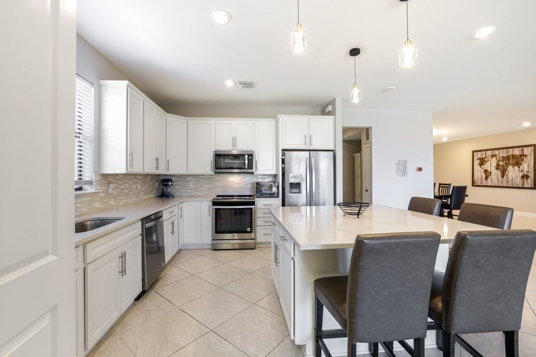 2331 Orchard St, Naples, FL 34120