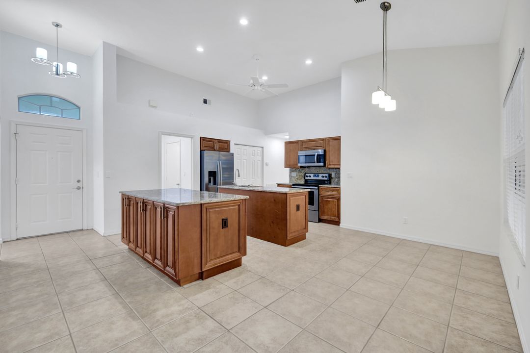 6643 Craven Hill Way, Naples, FL 34104