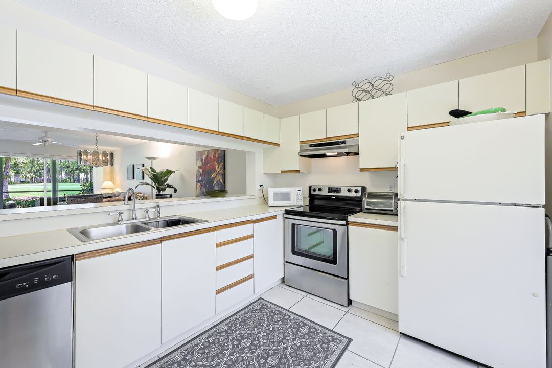 3695 Amberly Cir #E 107, Naples, FL 34112