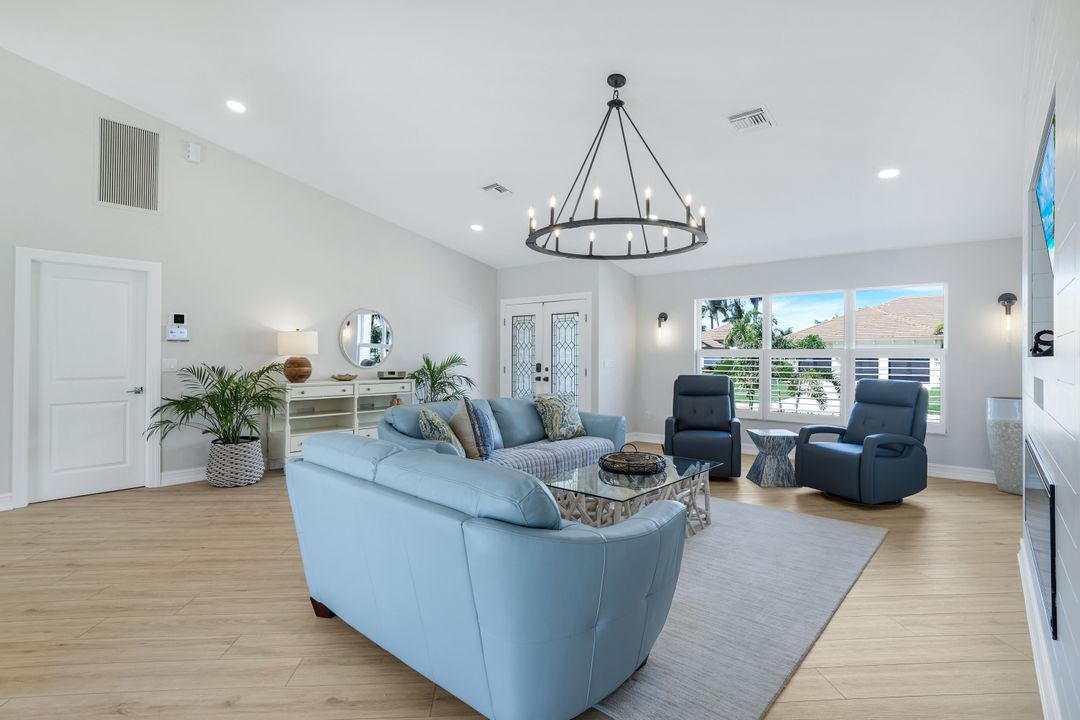 711 Tigertail Ct, Marco Island, FL 34145