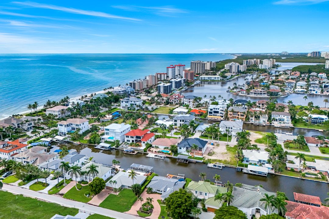 151 Bayview Ave, Naples, FL 34108