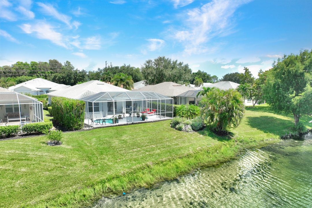 484 Crossfield Cir, Naples, FL 34104