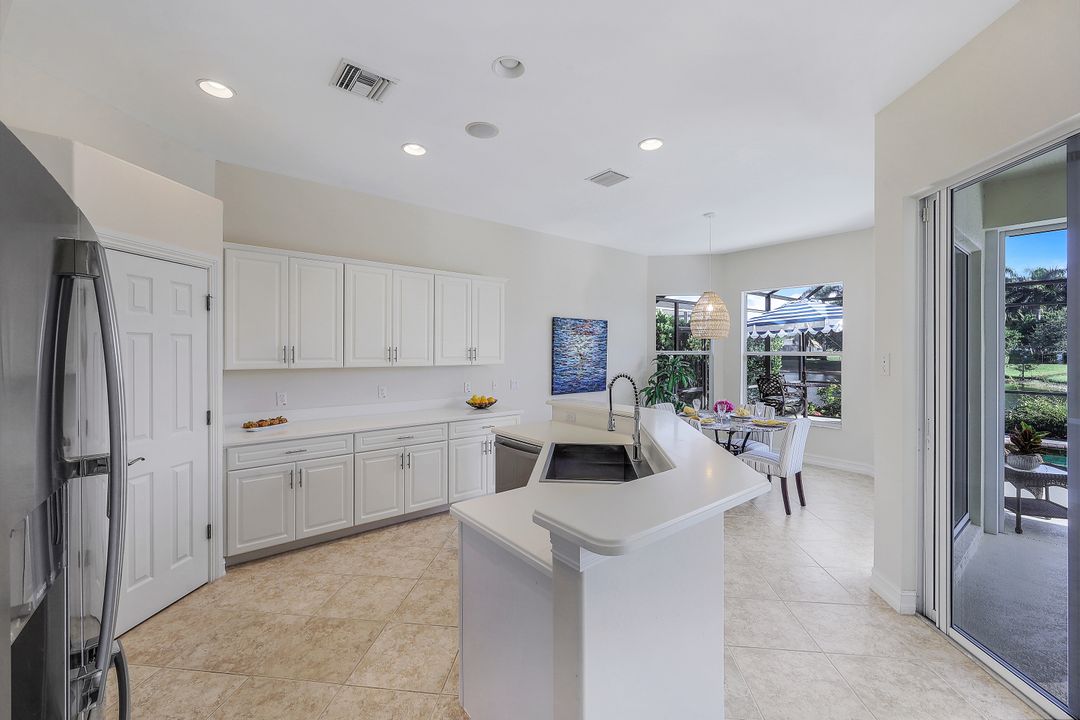 6948 Amen Corner Ct, Naples, FL 34113