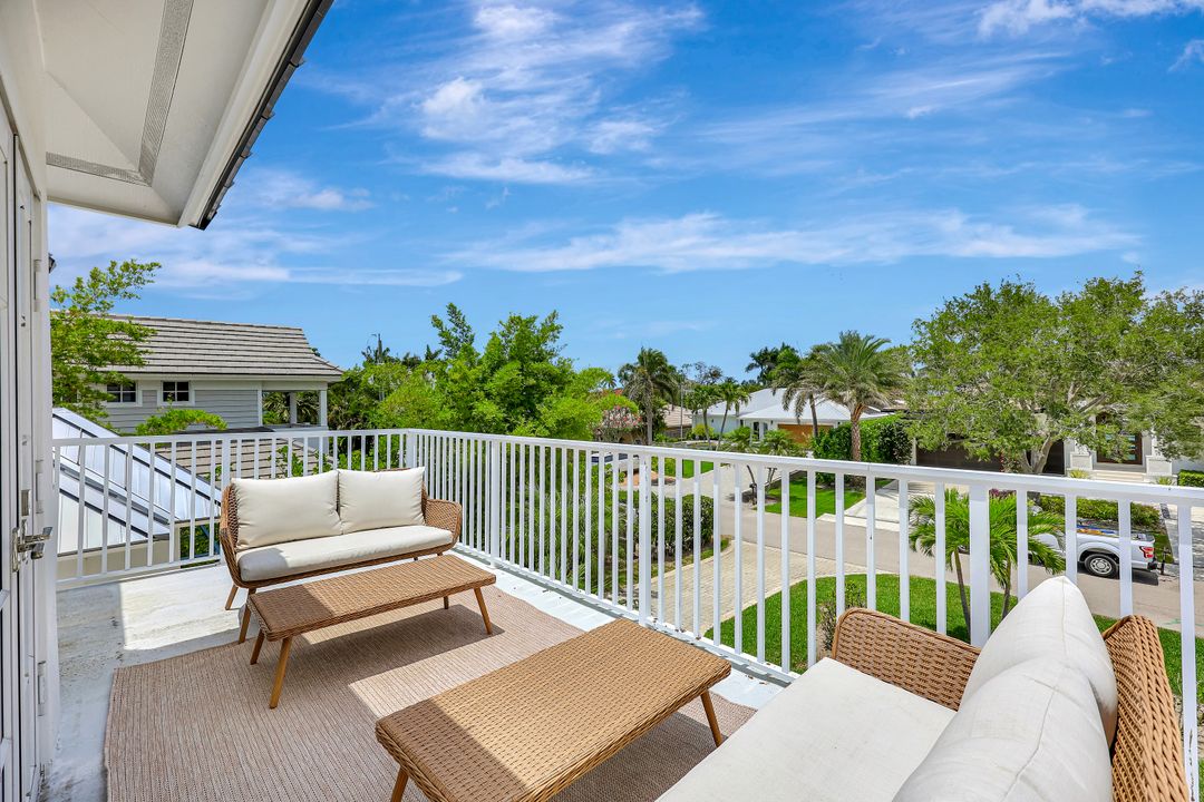 1500 Pelican Ave, Naples, FL 34102