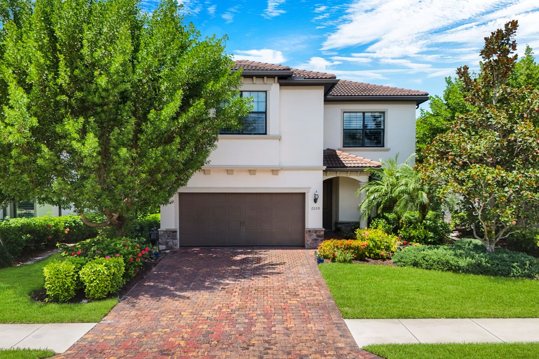 7209 Wilton Dr N, Naples, FL 34109