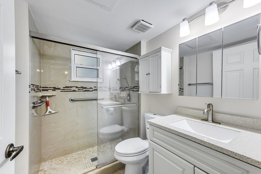 225 Robin Hood Cir #101, Naples, FL 34104