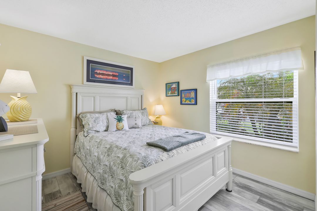 9290 Lake Park Dr #104, Fort Myers, FL 33919