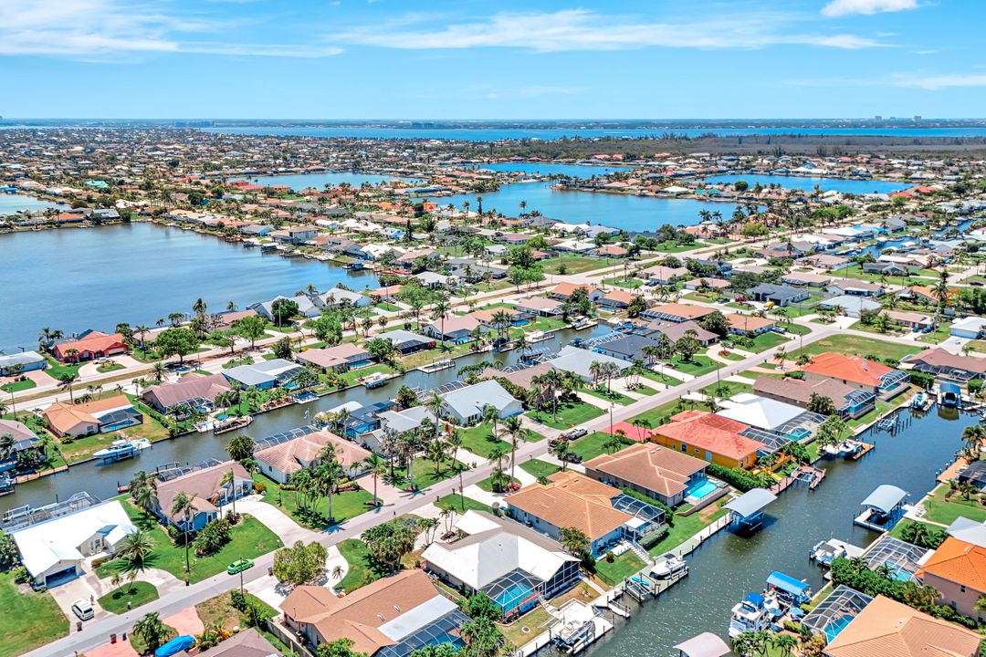 5012 SW 8th Pl, Cape Coral, FL 33914