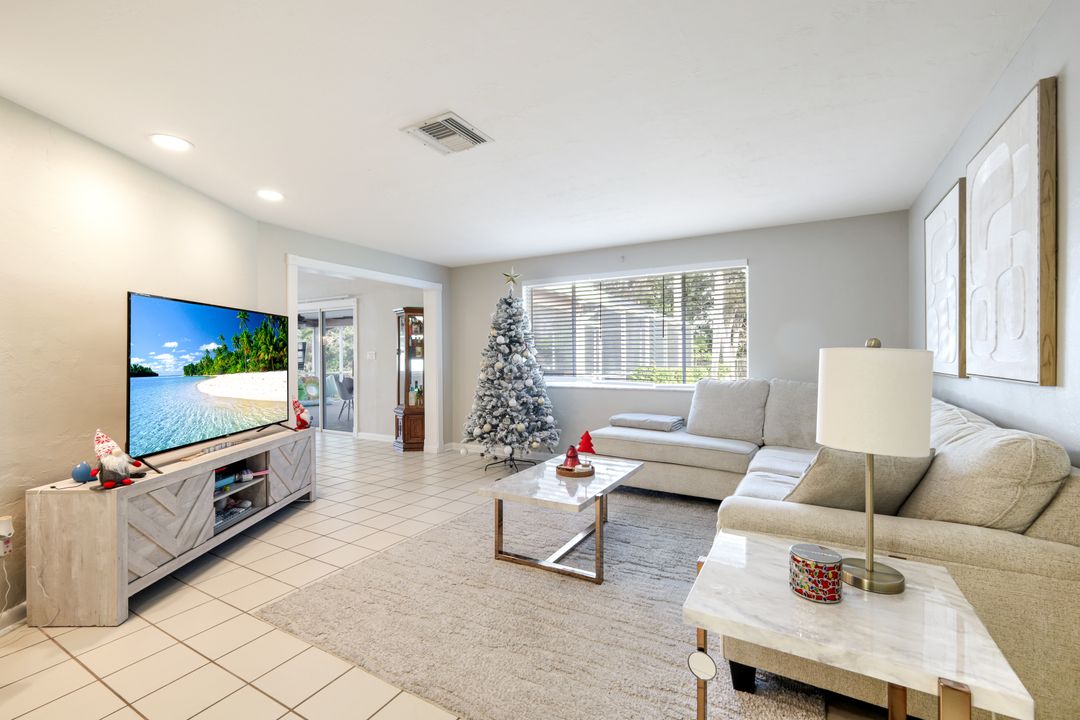 5203 Selby Dr, Fort Myers, FL 33919