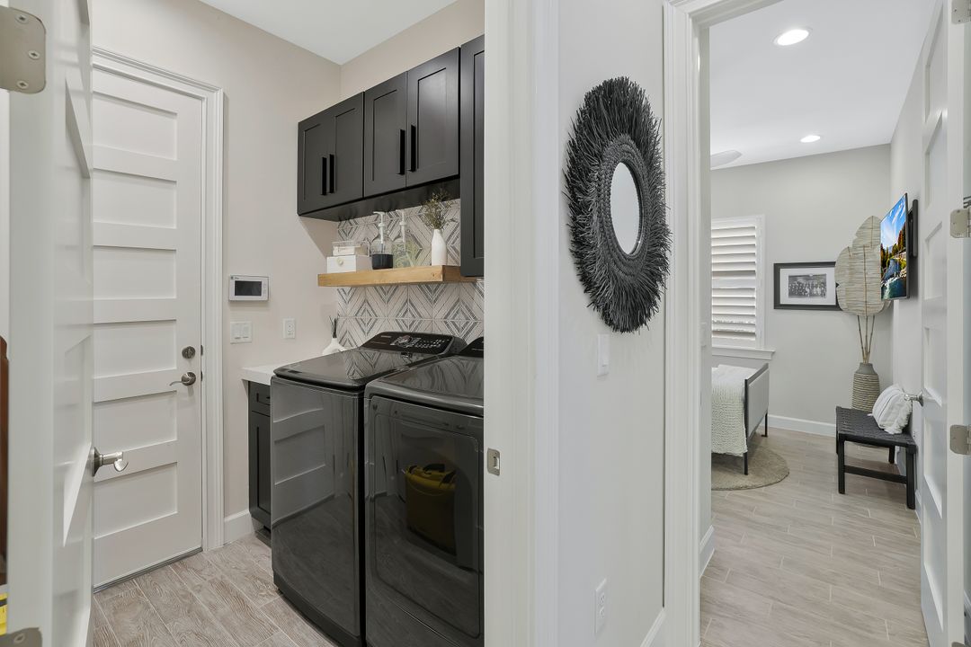 5665 Highbourne Dr, Naples, FL 34113