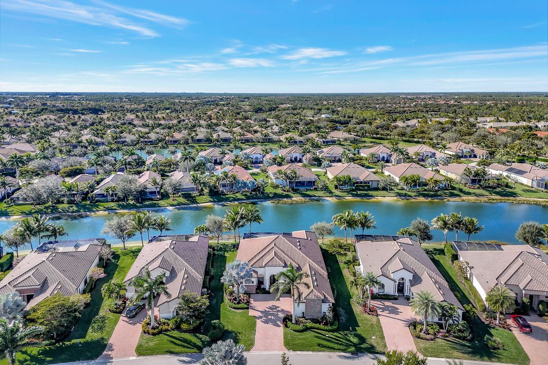 3181 Olympia Ln, Naples, FL 34114