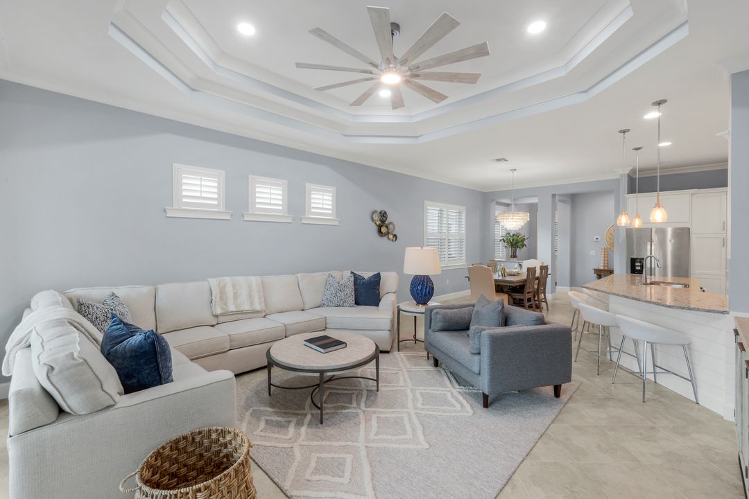 6392 Arriba Ave, Naples, FL 34113