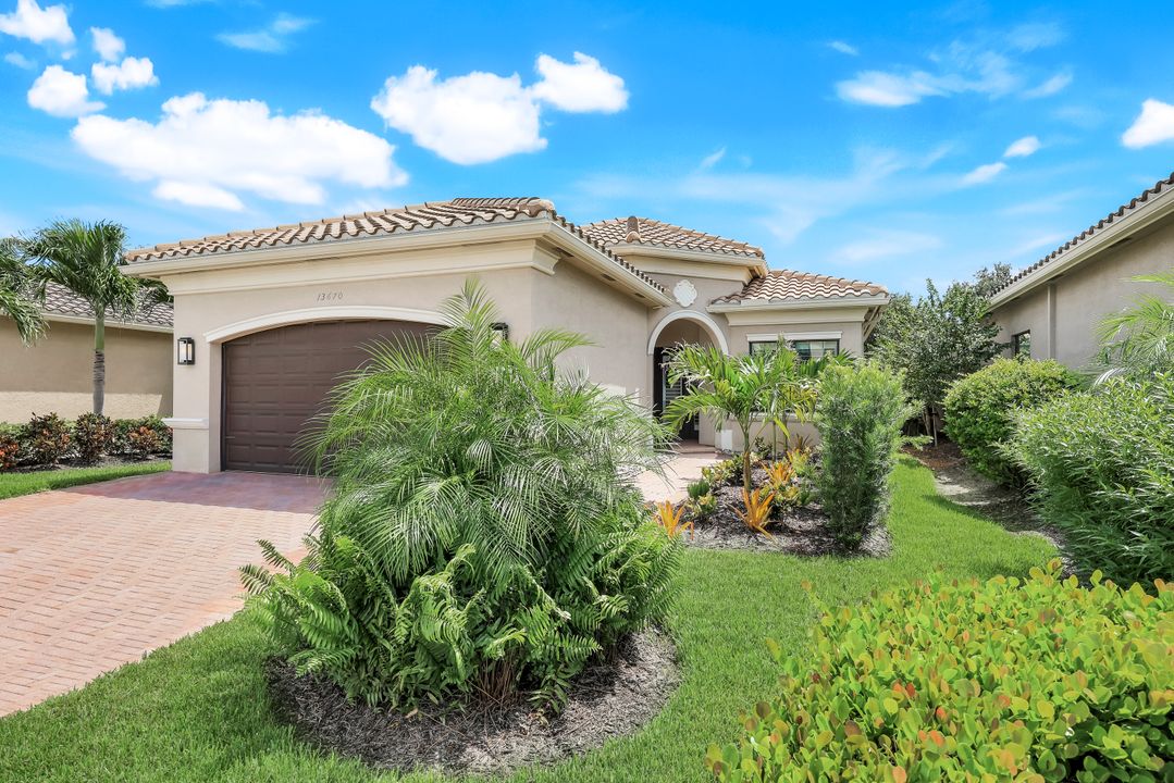 13670 Mandarin Cir, Naples, FL 34109