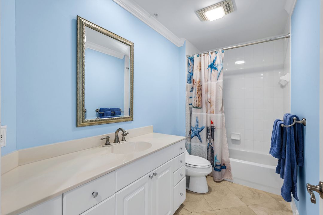 400 Flagship Dr #1206, Naples, FL 34108