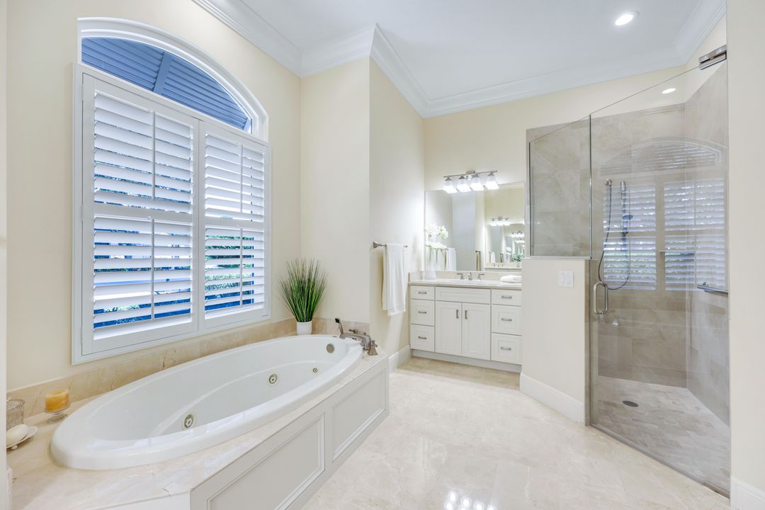 6632 Glen Arbor Way, Naples, FL 34119