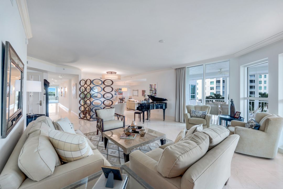 285 Grande Way #503, Naples, FL 34110