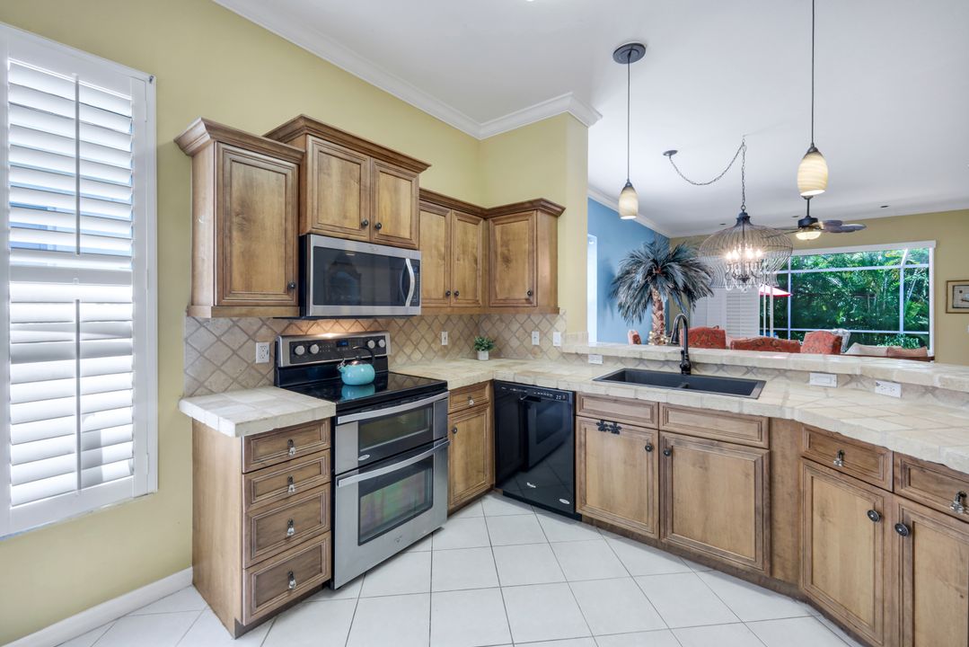1814 Leamington Ln, Naples, FL 34109