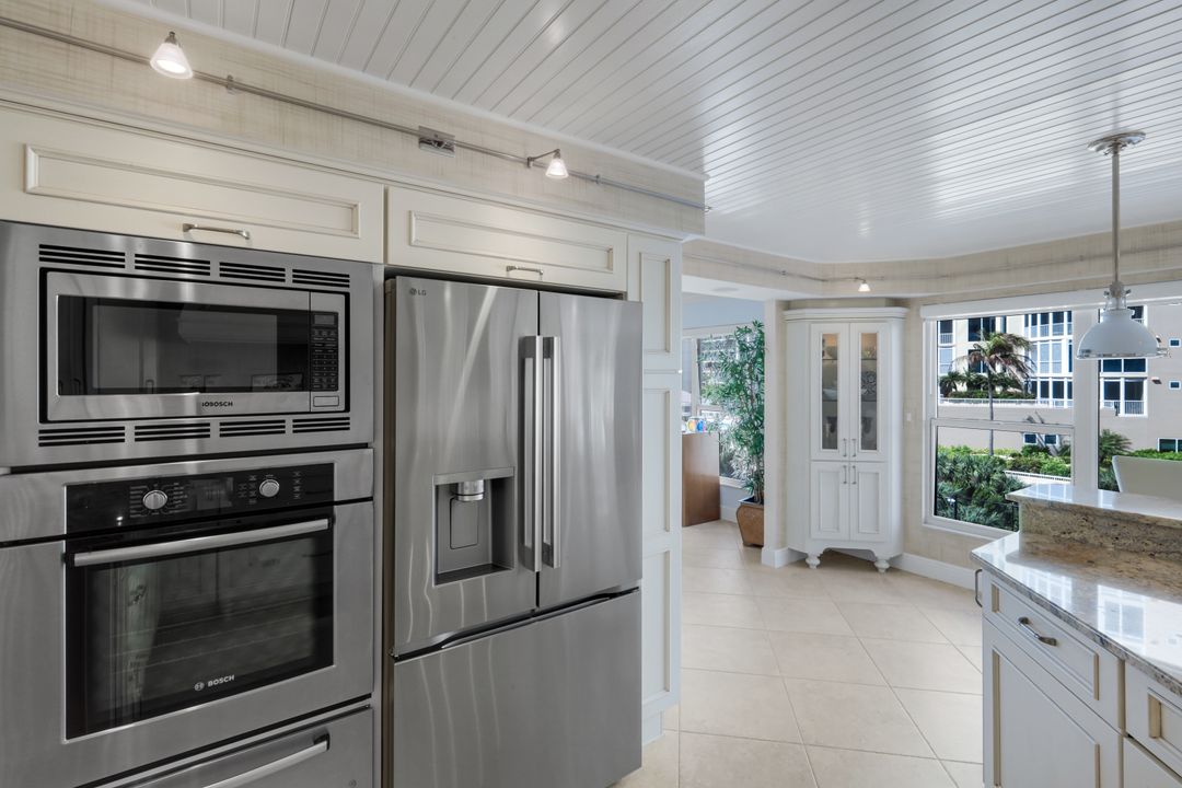 4451 Gulf Shore Blvd N #501, Naples, FL 34103