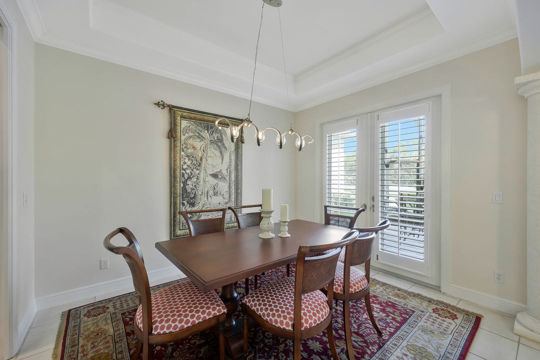 5058 Kensington High St, Naples, FL 34105