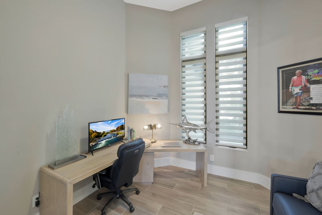 1812 Lagoon Ln, Cape Coral, FL 33914