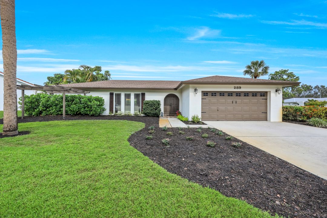 289 Burning Tree Dr, Naples, FL 34105
