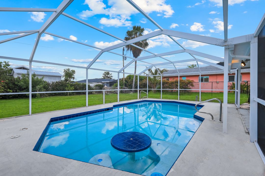 1307 SW 43rd Ln, Cape Coral, FL 33914