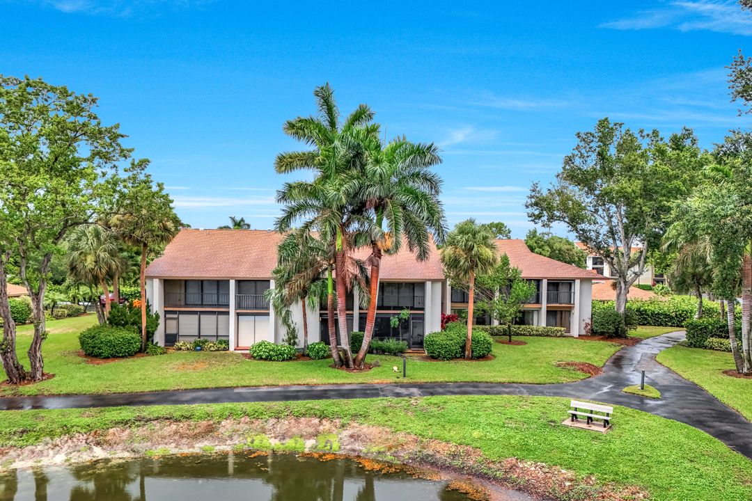 576 Retreat Dr #201, Naples, FL 34110