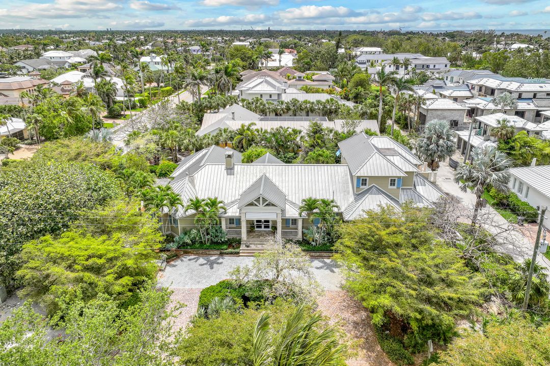 266 15th Ave S, Naples, FL 34102