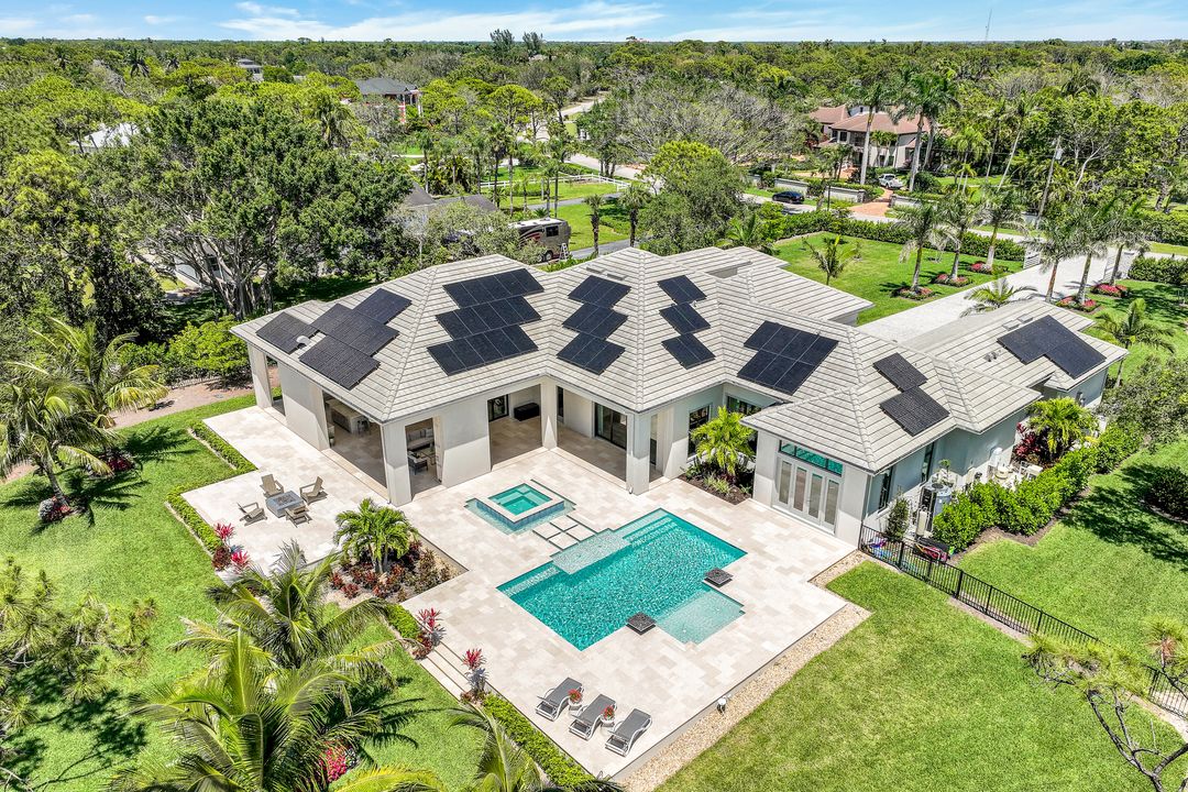 125 Caribbean Rd, Naples, FL 34108