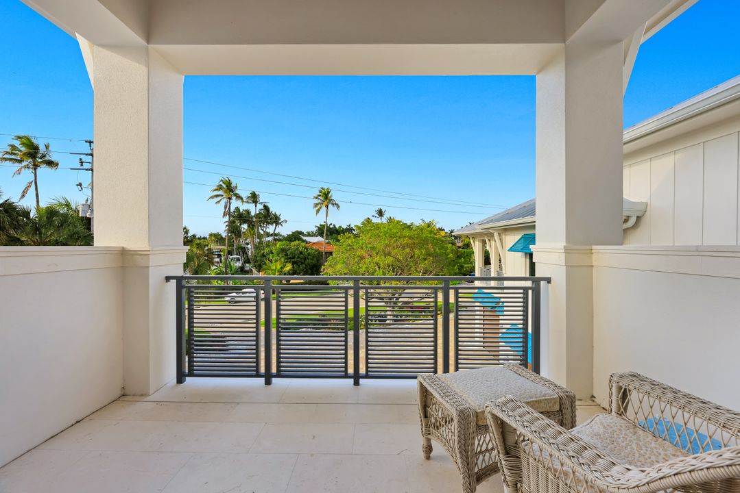 380 18th Ave S, Naples, FL 34102
