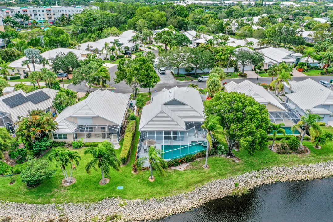 1343 Old Oak Ln, Naples, FL 34110