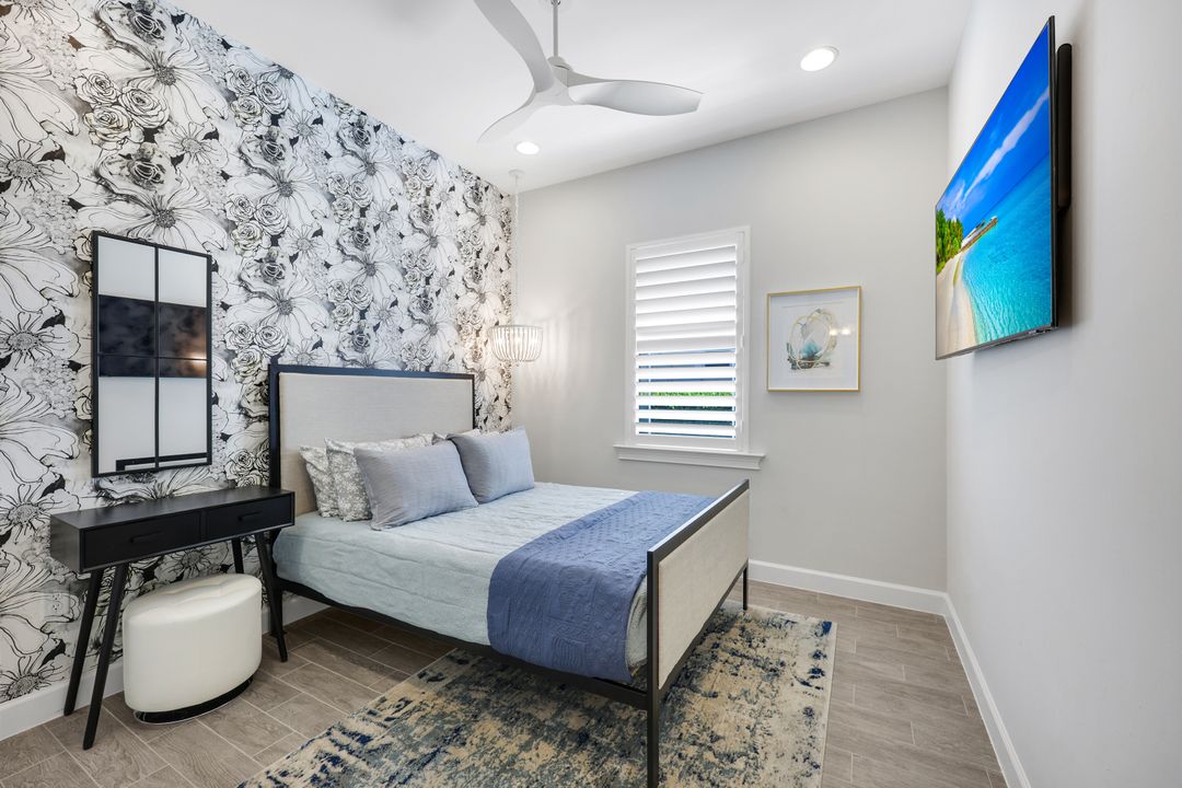 5665 Highbourne Dr, Naples, FL 34113