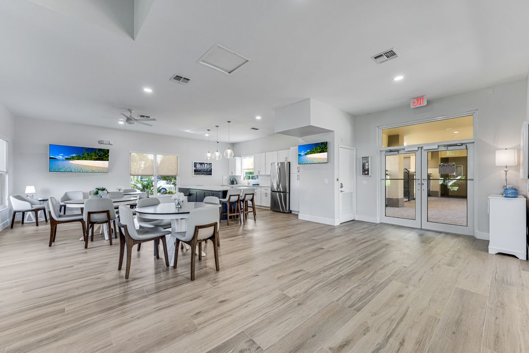 7720 Gardner Dr  #201, Naples, FL 34109
