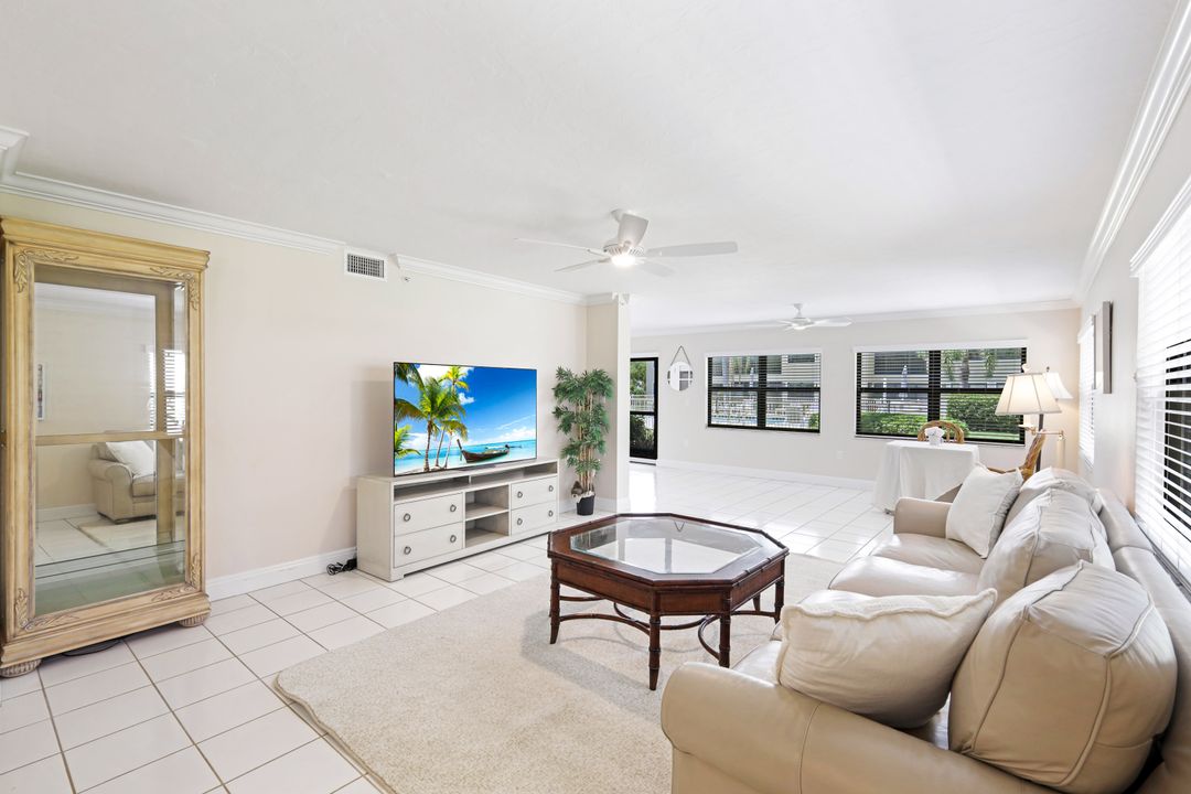 1100 9th St S #B103, Naples, FL 34102