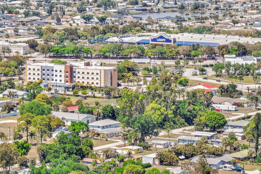 1913 NE 4th Ter, Cape Coral, FL 33909