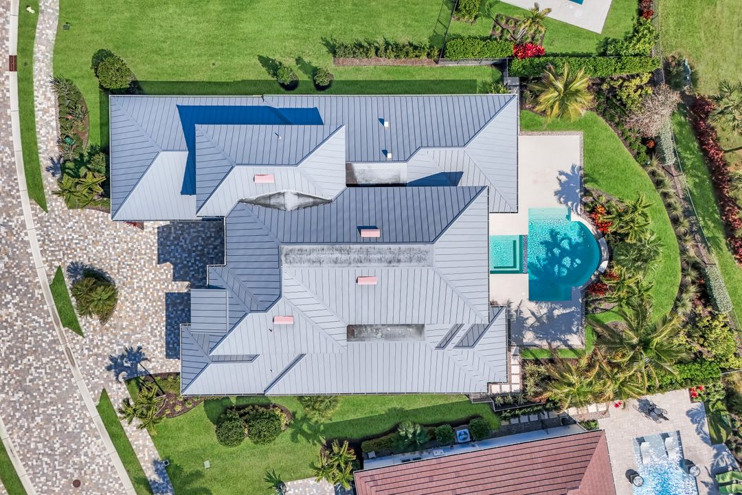 16716 Enclave Cir, Naples, FL 34110