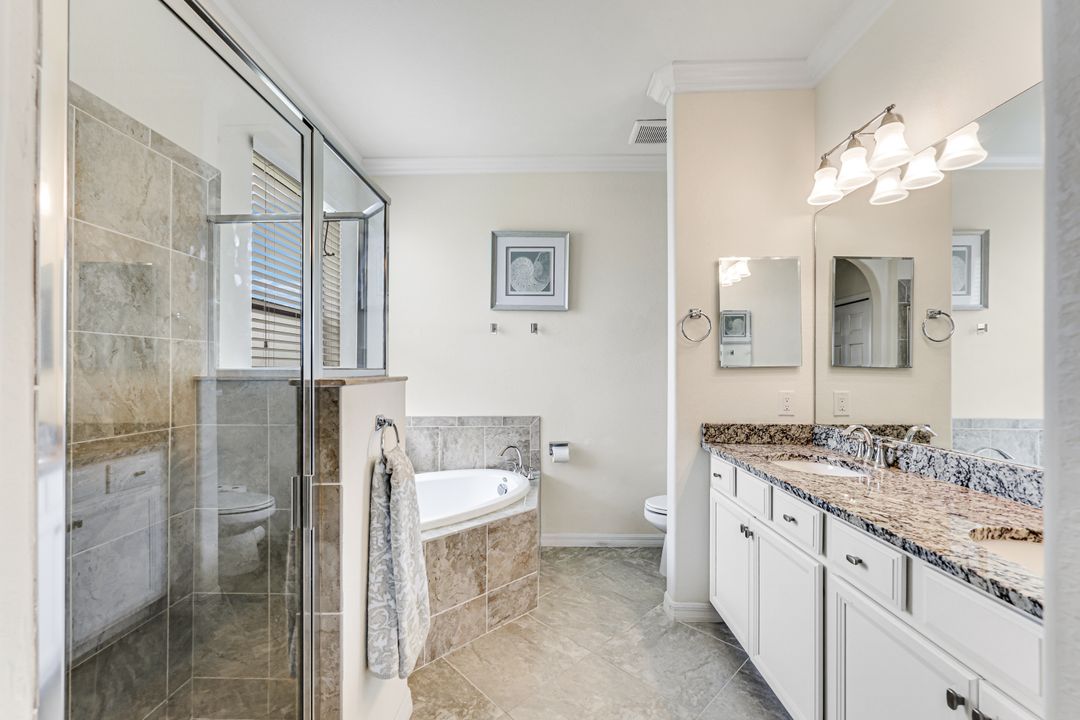 1427 Oceania Dr, Naples, FL 34113