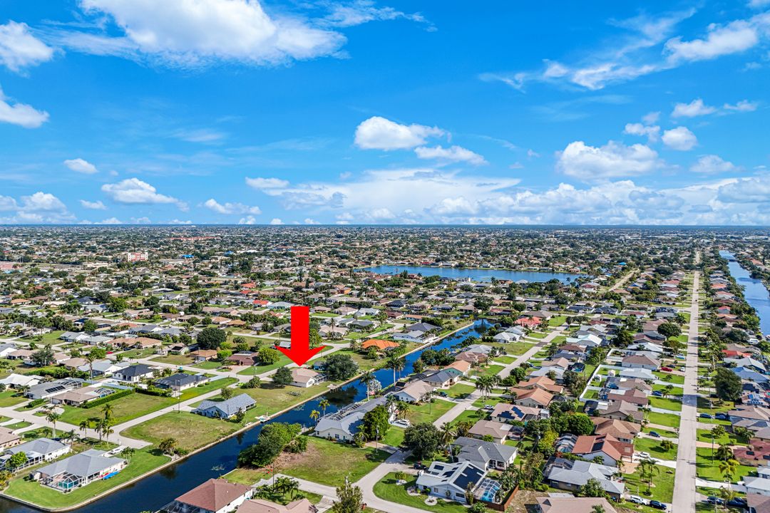 615 SE 19th Ct, Cape Coral, FL 33990