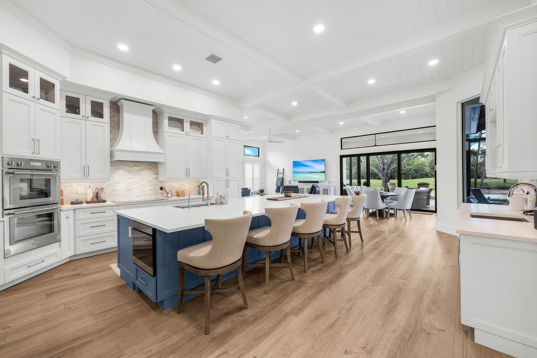 5092 Cerromar Dr, Naples, FL 34112