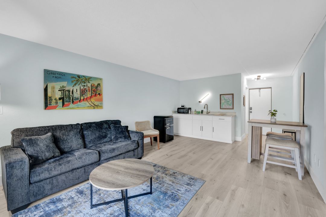 360 Capri Blvd #103, Naples, FL 34113