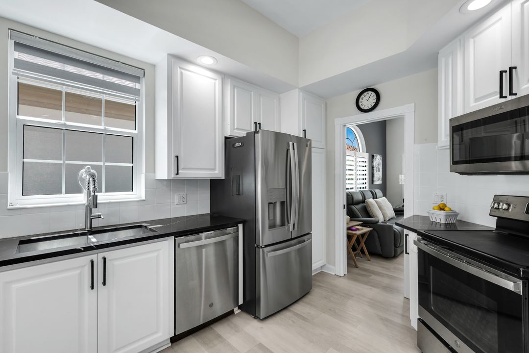 4402 Prescott Ln, Naples, FL 34119