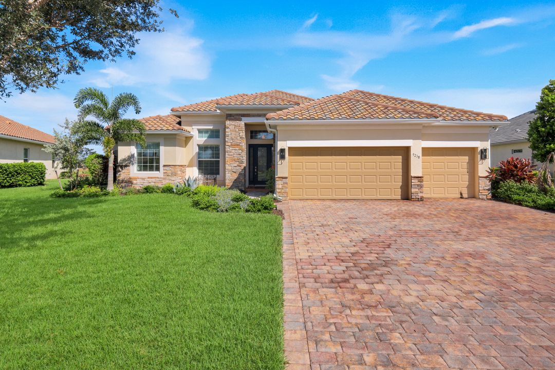 9238 Ores Cir, Naples, FL 34120