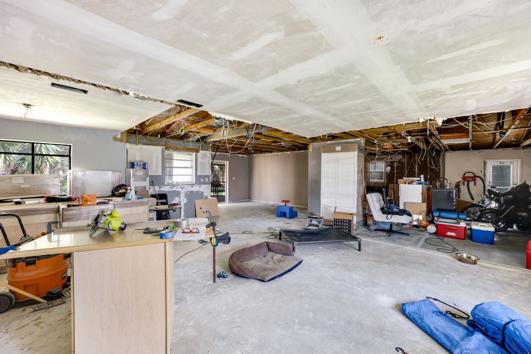 170 Logan Blvd N, Naples, FL 34119