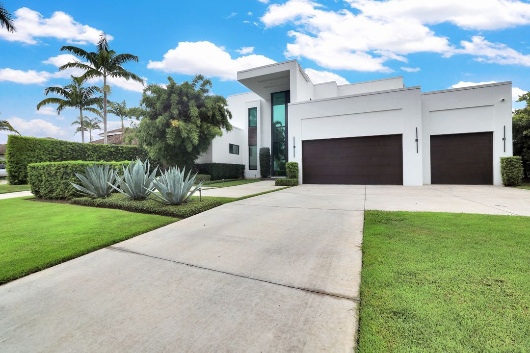 641 Starboard Dr, Naples, FL 34103