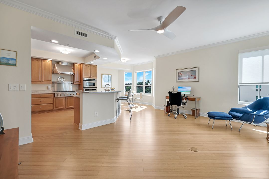 285 Grande Way #401, Naples, FL 34110