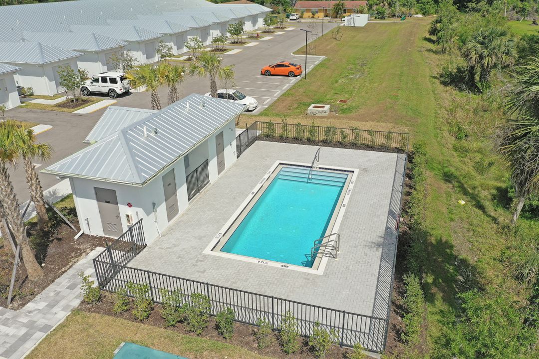 3040 Thomasson Dr, Naples, FL 34112