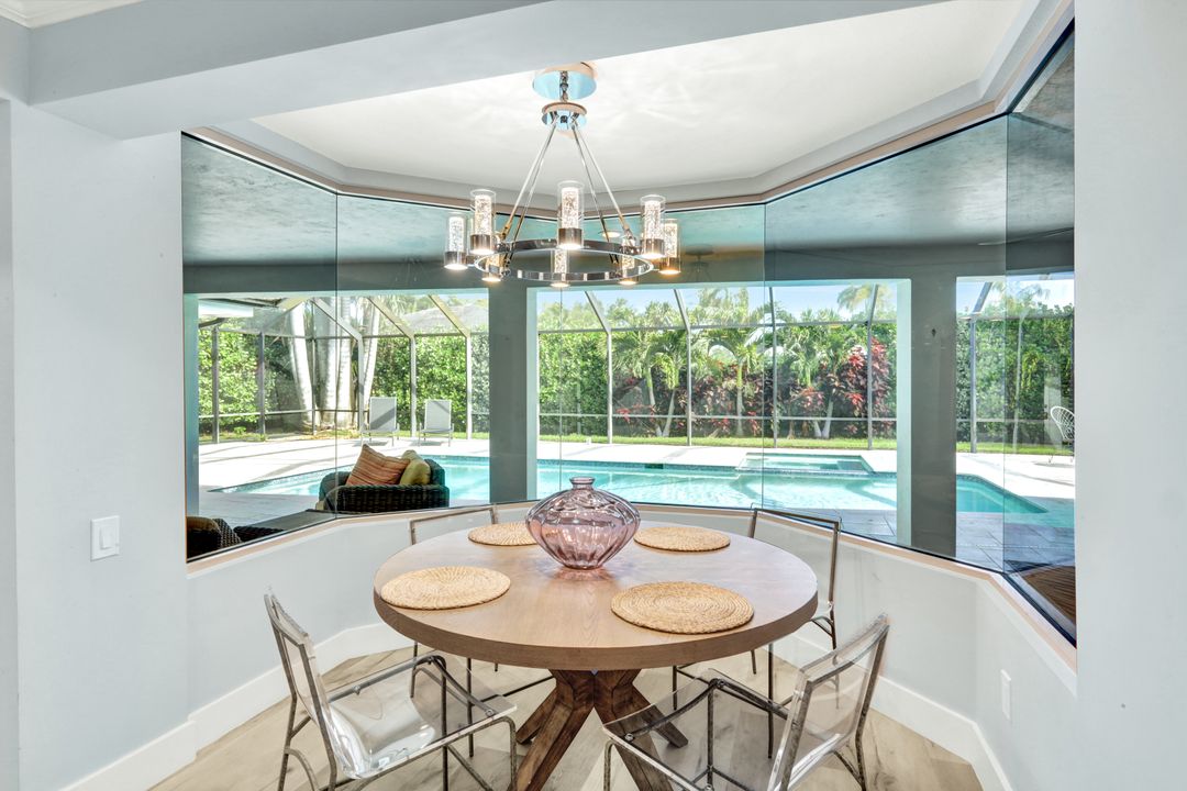 557 Parkwood Ln, Naples, FL 34103