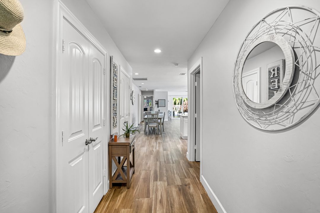 737 91st Ave N, Naples, FL 34108