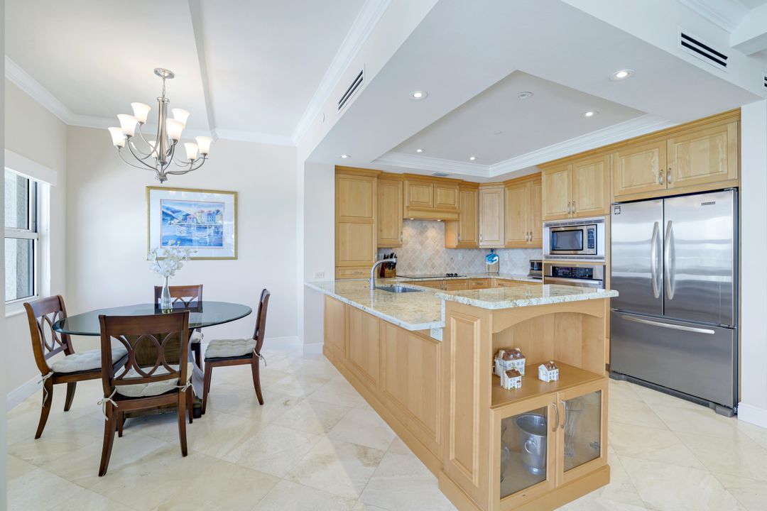 9577 Gulf Shore Dr #801, Naples, FL 34108